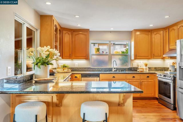300 Saint Augustine Ct, Benicia CA: https://media.crmls.org/mediaz/f83cc0a5-a689-4423-88c9-2e2d038bed7f.jpg
