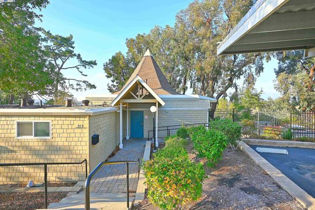 405 Thistle Cir, Martinez CA: https://media.crmls.org/mediaz/f83d6eb8-54c5-4921-9125-5039a566ea10.jpg