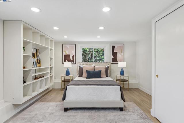 1827 Moreland Dr, Alameda CA: https://media.crmls.org/mediaz/f83e7e07-701b-4832-9d1e-fb9cc74b0a30.jpg
