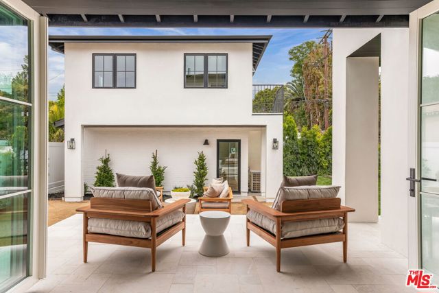 2455 23rd Street, Santa Monica CA: https://media.crmls.org/mediaz/f83facfb-a374-40ca-a01c-249060cab1ee.jpg