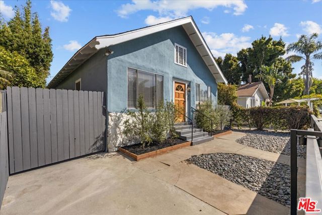 636 Vernon Avenue, Venice, California 90291, 2 Bedrooms Bedrooms, ,1 BathroomBathrooms,Single Family Residence,For Sale,Vernon,24412209