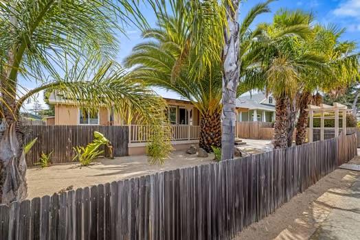 425 Alcalde Avenue, Monterey CA: https://media.crmls.org/mediaz/f8403ada-7e51-4068-af25-da400657c21d.jpg