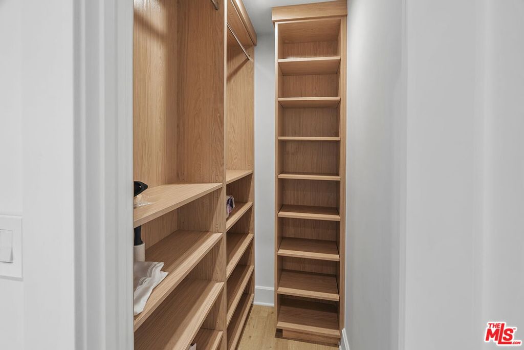 https://media.crmls.org/mediaz/f8406429-9206-48f6-870d-3813af97c421.jpg?preset=X-Large