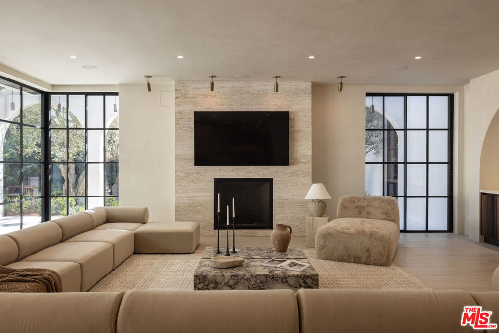 MLS #25572987 img 18