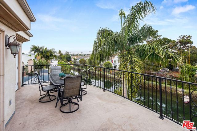 3000 Grand Canal, Venice, California 90291, ,Multi-Family,For Sale,Grand Canal,24415065