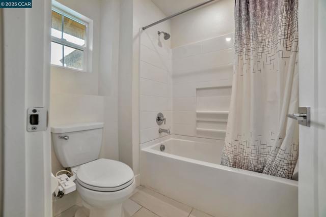 33103 Via Vicenza, San Ramon CA: https://media.crmls.org/mediaz/f840d1d7-23a6-4e89-bec1-59df65647fac.jpg