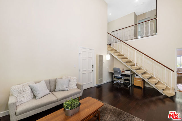 1127 15th Street, Santa Monica CA: https://media.crmls.org/mediaz/f8418183-0b4f-4c45-b3f1-9eba226a61f3.jpg