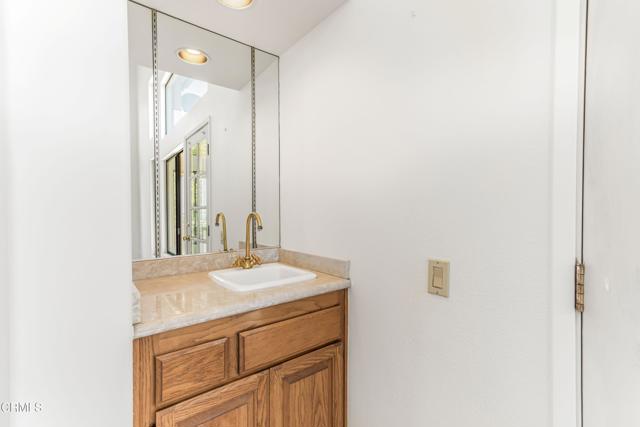 800 Manor Ridge Road, Santa Paula CA: https://media.crmls.org/mediaz/f8418f7c-400e-4f9d-8918-56c21e96448f.jpg