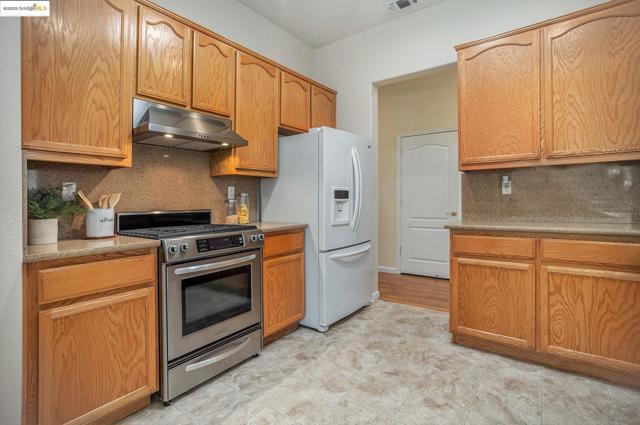 1012 Centennial Drive, Brentwood CA: https://media.crmls.org/mediaz/f841c938-8803-49ad-8e60-3fd2c3b33676.jpg