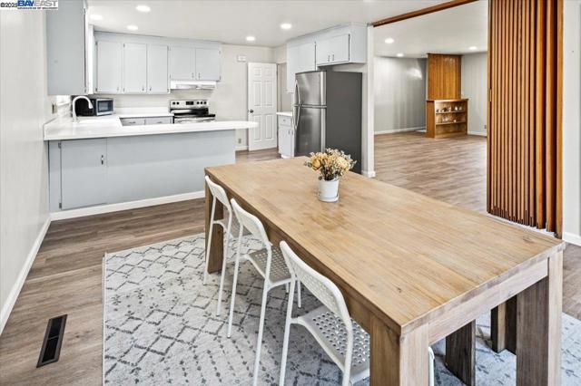 4105 Heyer Ave, Castro Valley CA: https://media.crmls.org/mediaz/f841ff09-60e6-4d97-9b52-33afc51f39e4.jpg