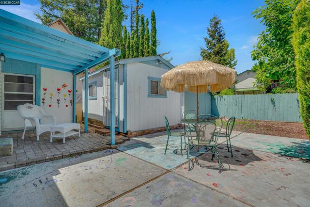 881 Merle Ave, Martinez CA: https://media.crmls.org/mediaz/f842b843-fd3c-4fa4-82f5-4894a251621d.jpg