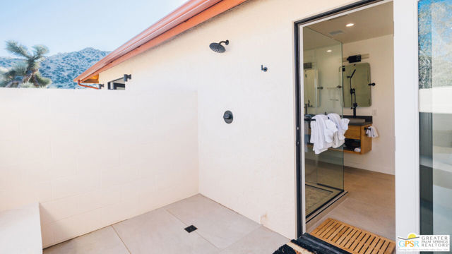 53655 Annie Oakley Road, Pioneertown CA: https://media.crmls.org/mediaz/f843589a-0151-45ad-9929-264a205488a1.jpg