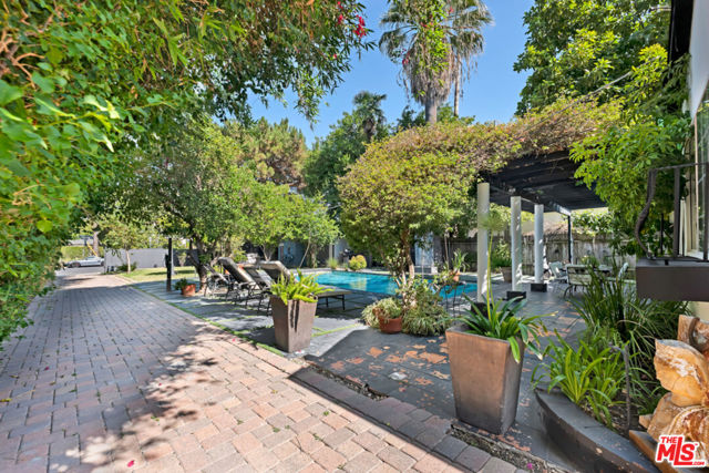 5341 Mecca Avenue, Tarzana CA: https://media.crmls.org/mediaz/f843774a-0e7c-478b-8ef8-55f87babc338.jpg