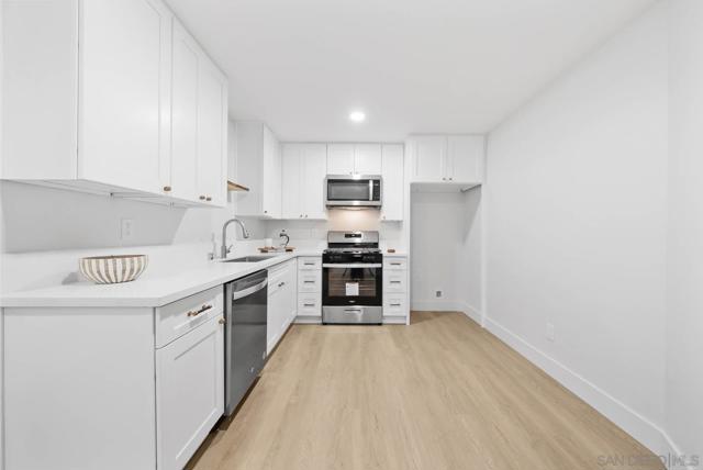 198 Croydon Ln, El Cajon CA: https://media.crmls.org/mediaz/f843bfe1-6182-4b57-8511-eb2958e9d940.jpg