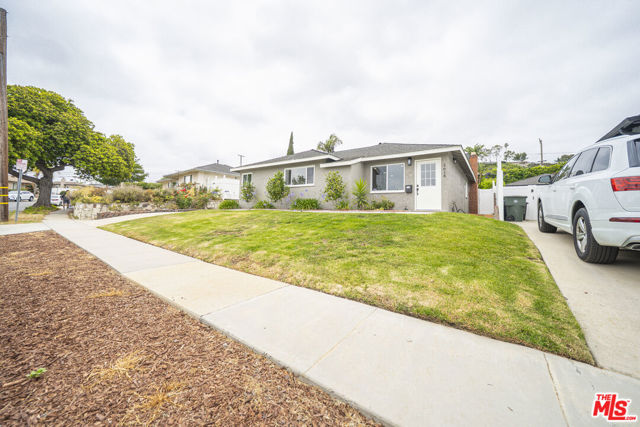 2618 Brian Avenue, Torrance CA: https://media.crmls.org/mediaz/f843d0d5-007a-4311-91f4-960d2b95adb1.jpg