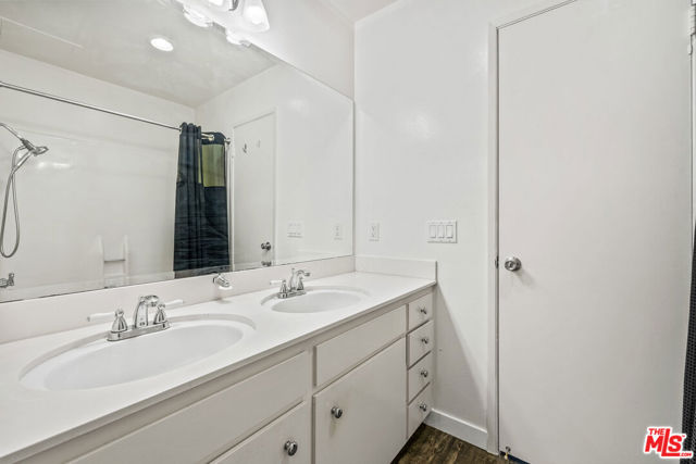 14506 Benefit Street, Sherman Oaks CA: https://media.crmls.org/mediaz/f843e4e3-33e1-44d9-96c3-45af7d32465b.jpg