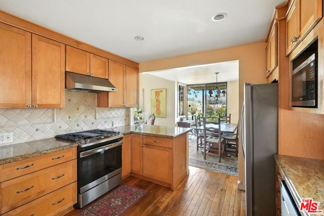 730 Basin Drive, Topanga CA: https://media.crmls.org/mediaz/f843e77e-21c5-40cb-acda-fff9f259e9c7.jpg