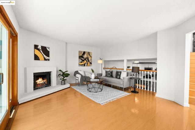300 Locust Dr, Vallejo CA: https://media.crmls.org/mediaz/f843ff3c-52c4-453c-b739-f5dddc4a572d.jpg