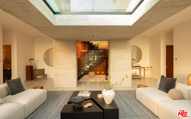 12752 Mulholland Drive, Beverly Hills CA: https://media.crmls.org/mediaz/f8443164-c861-417e-983a-dce8d53377cf.jpg