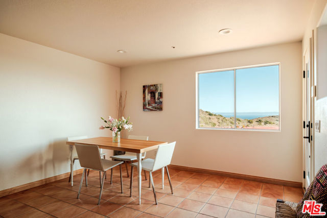 3029 Sequit Drive, Malibu CA: https://media.crmls.org/mediaz/f84657d0-05fb-4ffd-bd6c-3d215dff312a.jpg