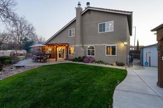 1980 Ponderosa Court, Hollister CA: https://media.crmls.org/mediaz/f847409e-b283-4e44-b8be-8ec7dd742302.jpg