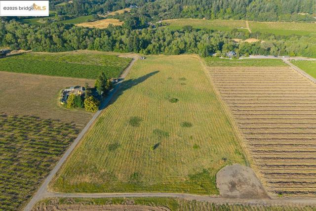 838 Dry Creek, Healdsburg CA: https://media.crmls.org/mediaz/f8475f77-89ba-4521-b290-e70ef52acf17.jpg