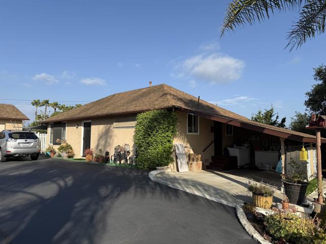 1704 Winterwarm Dr, Fallbrook CA: https://media.crmls.org/mediaz/f8477ab7-2251-45ce-8679-5b18b35f99cd.jpg