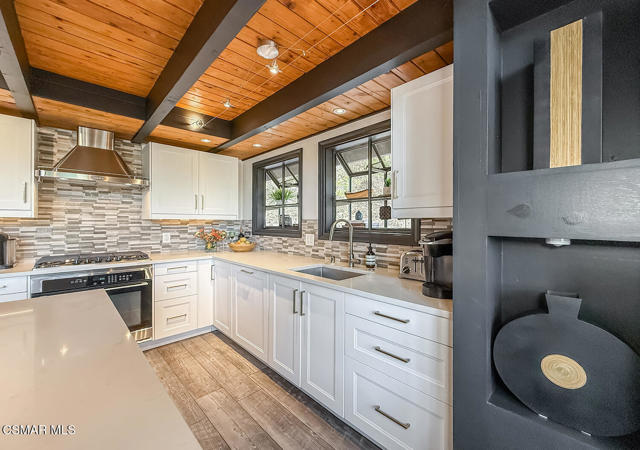 123 Lake Sherwood Drive, Lake Sherwood CA: https://media.crmls.org/mediaz/f847802a-39de-463f-bb1d-46368e9f1e49.jpg