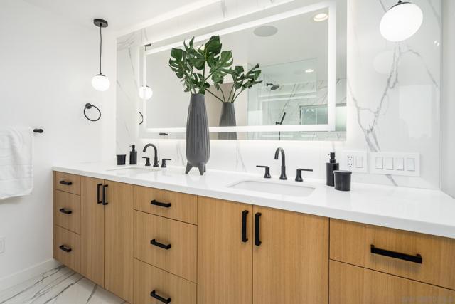 7570 Cabrillo Ave, La Jolla CA: https://media.crmls.org/mediaz/f8487ff5-0906-4847-b75f-b03b1a62a006.jpg