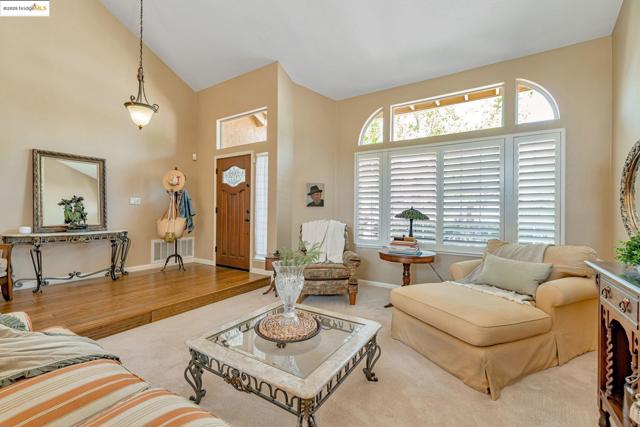 4452 Pronghorn Ct, Antioch CA: https://media.crmls.org/mediaz/f848b17c-9083-4d29-9e7a-db0ebc52012c.jpg