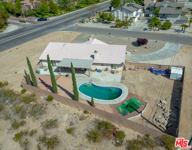 16185 Viho Road, Apple Valley CA: https://media.crmls.org/mediaz/f8494a45-00f2-42fa-91ce-127043e556cd.jpg