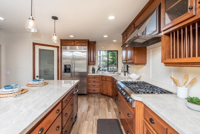 Detail Gallery Image 8 of 21 For 1210 Cypress Dr, Vista,  CA 92084 - 5 Beds | 4 Baths