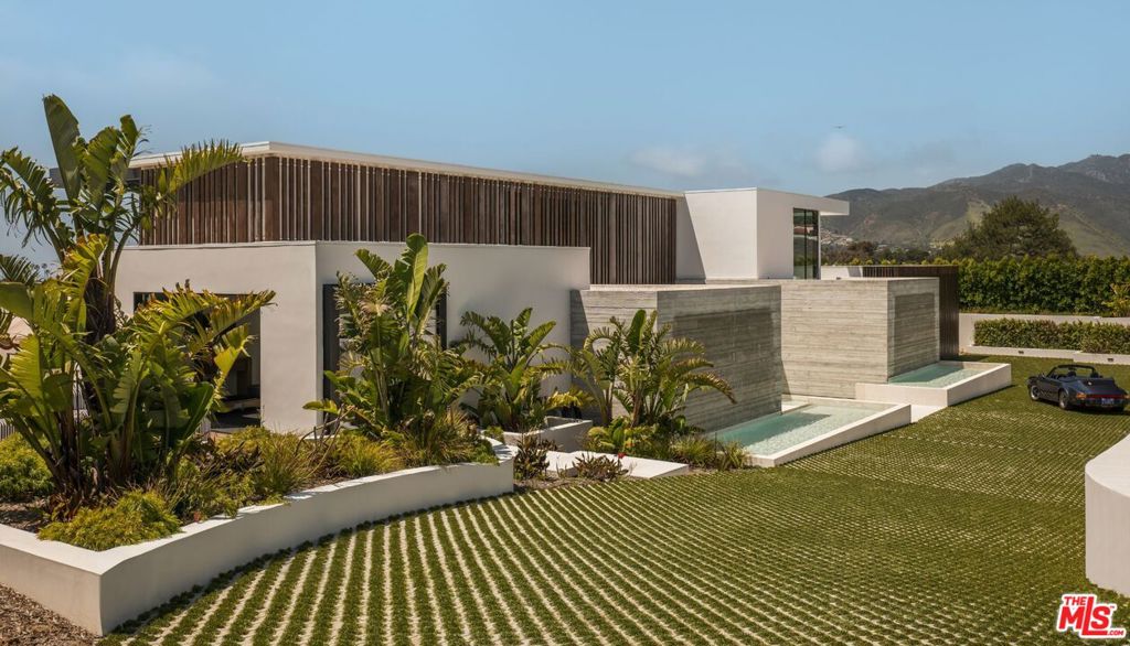 6889 Dume Drive