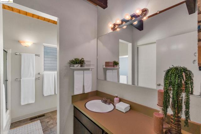 2001 Manzanita Dr, Oakland CA: https://media.crmls.org/mediaz/f849dcf1-7fb9-4989-941d-b22d9fcf829d.jpg