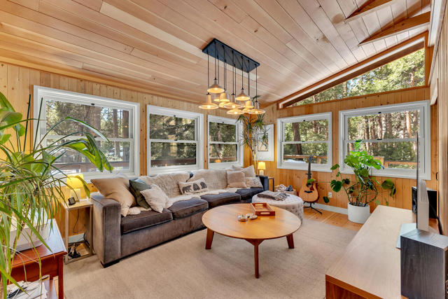 26299 Tahquitz Drive, Idyllwild CA: https://media.crmls.org/mediaz/f84a7be0-f5c1-41d3-af37-b82913861adb.jpg