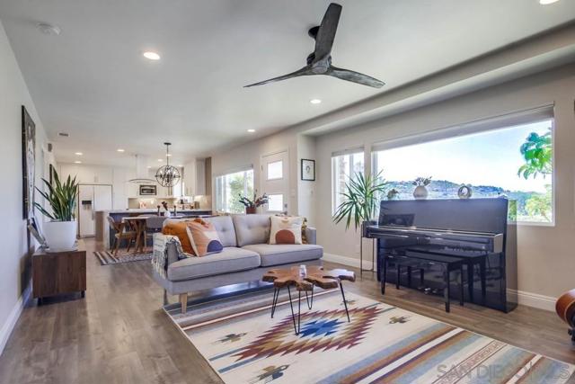 7832 Cinnabar Dr, La Mesa CA: https://media.crmls.org/mediaz/f84a9710-999f-43dc-a48f-4b958f87df9a.jpg