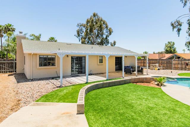 23912 Benito Way, Ramona CA: https://media.crmls.org/mediaz/f84b1956-43d6-417c-8bc0-9bb377aaf8bd.jpg