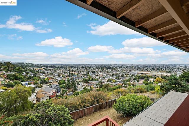 6933 Simson Street, Oakland CA: https://media.crmls.org/mediaz/f84b399a-71e3-4150-9a7d-08dc2cc18253.jpg