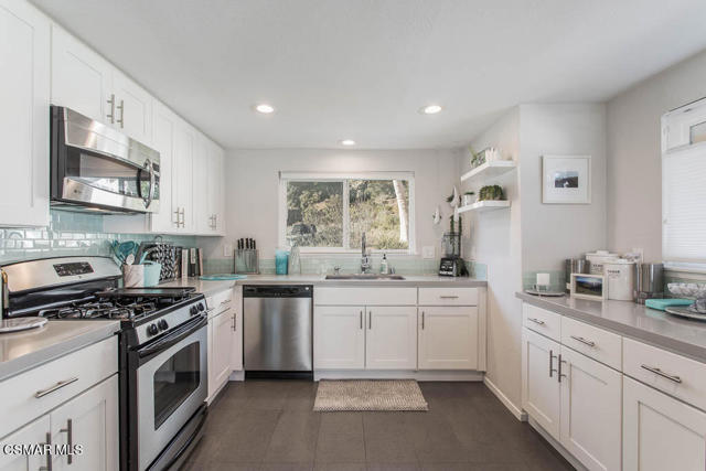 191 Rockrose Lane, Oak Park CA: https://media.crmls.org/mediaz/f84b8ddc-c8eb-4cf3-ad93-931446c8f75d.jpg