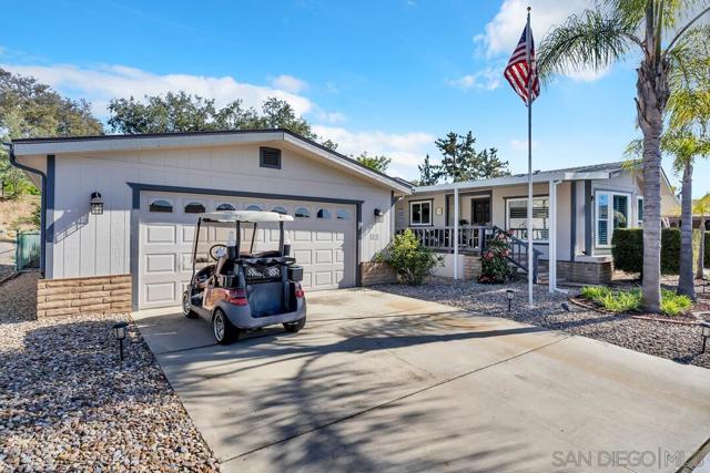 18218 Paradise Mountain Rd, Valley Center CA: https://media.crmls.org/mediaz/f84bc2d7-34d4-4b8e-a66f-47bb2ff3d182.jpg