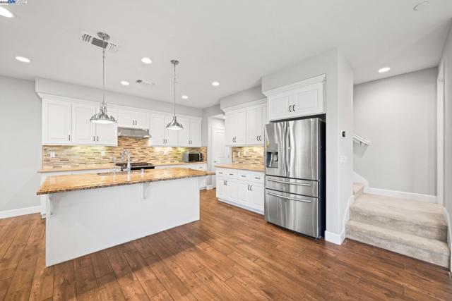 8563 Schooner Way, Newark CA: https://media.crmls.org/mediaz/f84c517c-5cf7-4d0f-9e56-5887e6ff3e4e.jpg