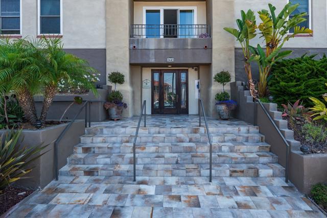 2445 Brant St, San Diego CA: https://media.crmls.org/mediaz/f84d03fb-1a05-478e-a563-ff548aaec60f.jpg