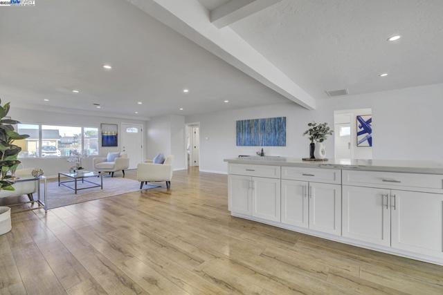 215 Isleton Ave, Oakland CA: https://media.crmls.org/mediaz/f84d36e4-ef04-4b55-98c1-19ffb1ee1ea0.jpg