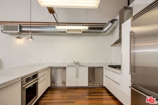1046 PRINCETON Drive, Marina del Rey CA: https://media.crmls.org/mediaz/f84d4c68-0941-49e6-ae31-322985891262.jpg