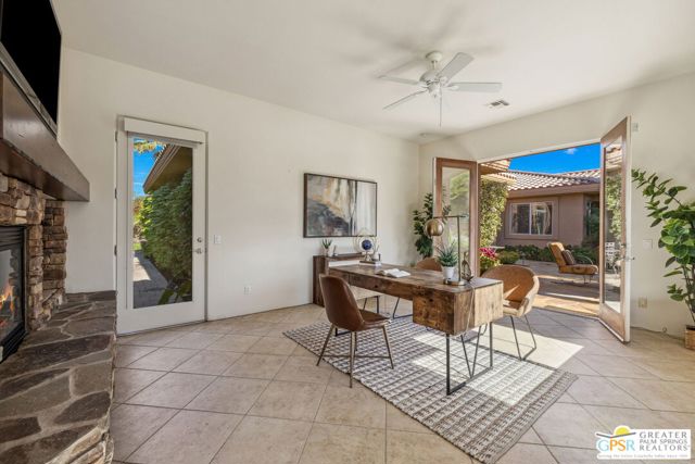 2 Varsity Circle, Rancho Mirage CA: https://media.crmls.org/mediaz/f84d9d37-1cea-44c8-92ef-7681e5564577.jpg