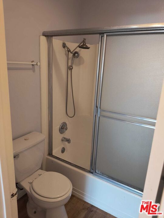 5334 N Lindley Avenue, Encino CA: https://media.crmls.org/mediaz/f84dd339-5518-4cf5-9e6e-8bd36a85eca6.jpg