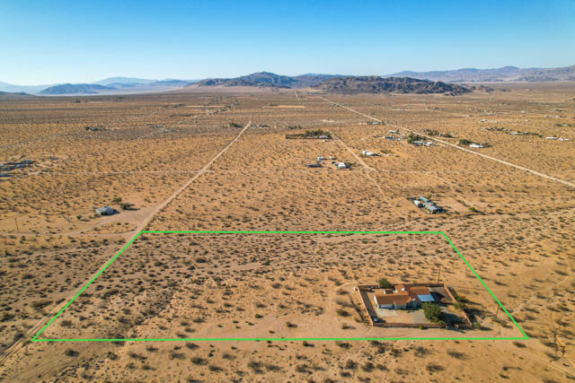 55540 Shannon Road, Landers CA: https://media.crmls.org/mediaz/f84f71d4-9f34-49a8-b37e-4444ab6873bb.jpg