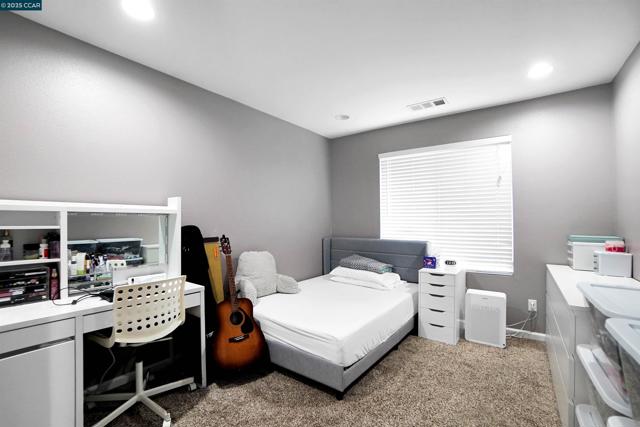 115 Montevino Ct, Oakley CA: https://media.crmls.org/mediaz/f85012f0-0798-4f50-b55a-7a63bcca366c.jpg