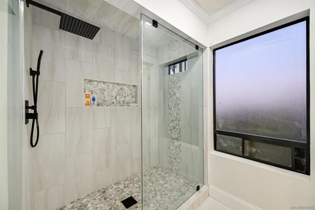 4367 Summit Dr, La Mesa CA: https://media.crmls.org/mediaz/f850ac18-eae5-46ea-95bb-068f6e271cb1.jpg