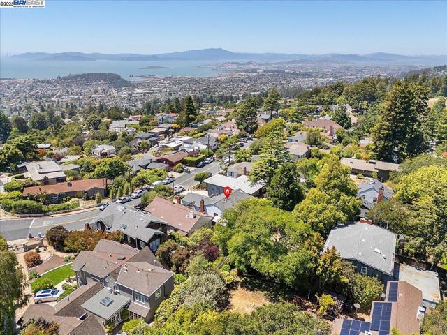 543 Grizzly Peak Blvd, Berkeley CA: https://media.crmls.org/mediaz/f850e63b-549c-4d1e-8b86-5897697abd5f.jpg